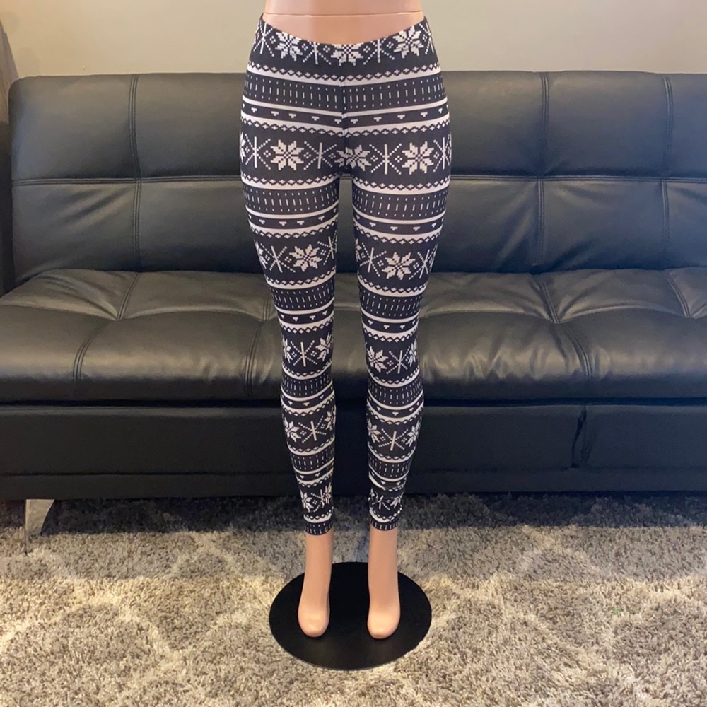 Charming Charlie Navy White Fair Isle Leggings Mid Rise XS NWOT